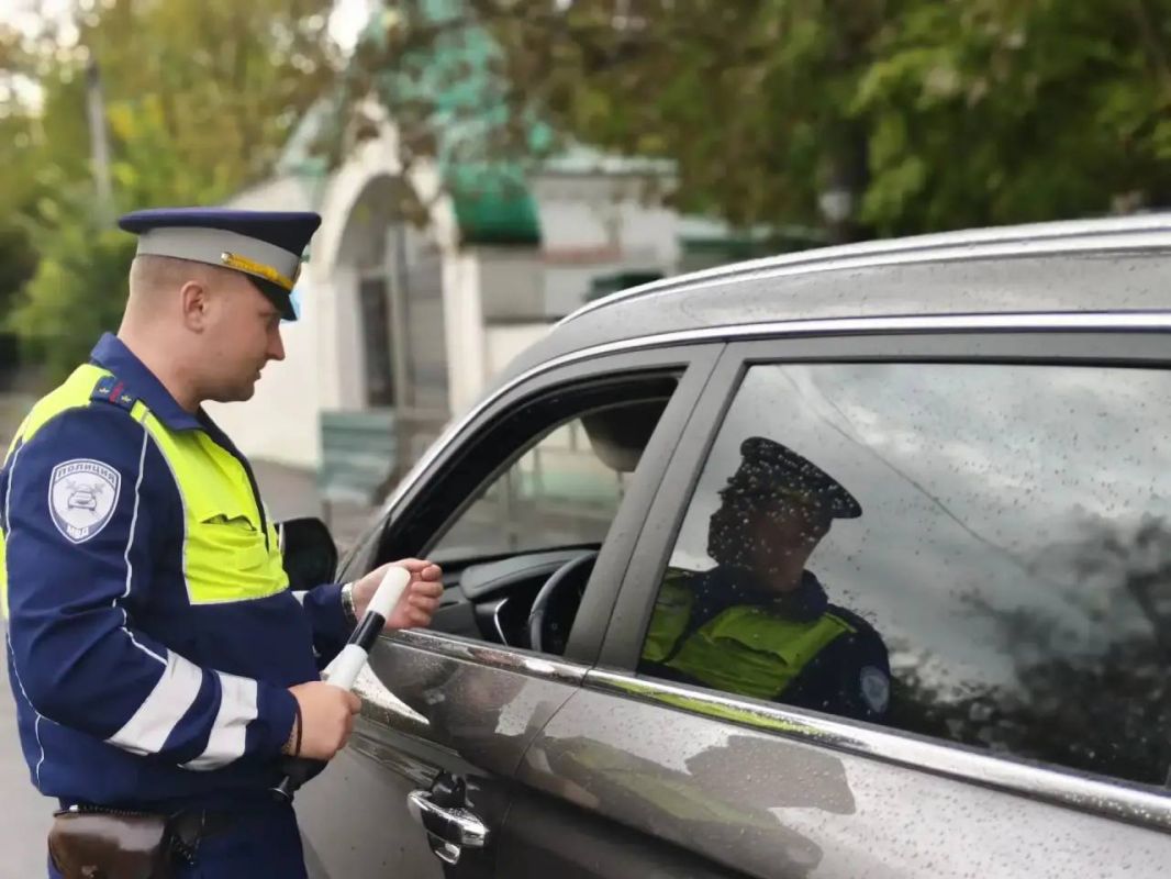 Тверские автоинспекторы провели акцию «Пристегни самое дорогое» Тверские автоинспекторы провели акцию «Пристегни самое дорогое»