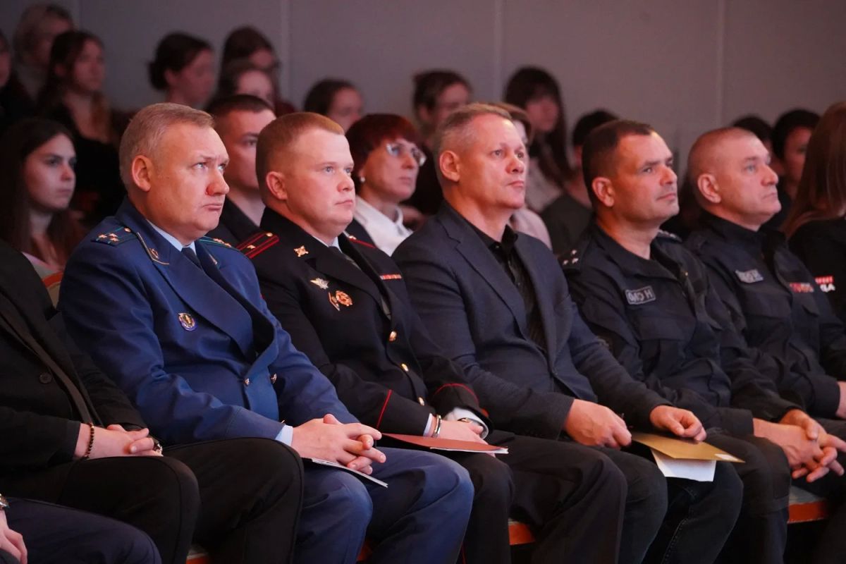В Твери полицейские приняли участие в мероприятии в рамках всероссийского форума «День солидарности в борьбе с терроризмом» В Твери полицейские приняли участие в мероприятии в рамках всероссийского форума «День солидарности в борьбе с терроризмом»