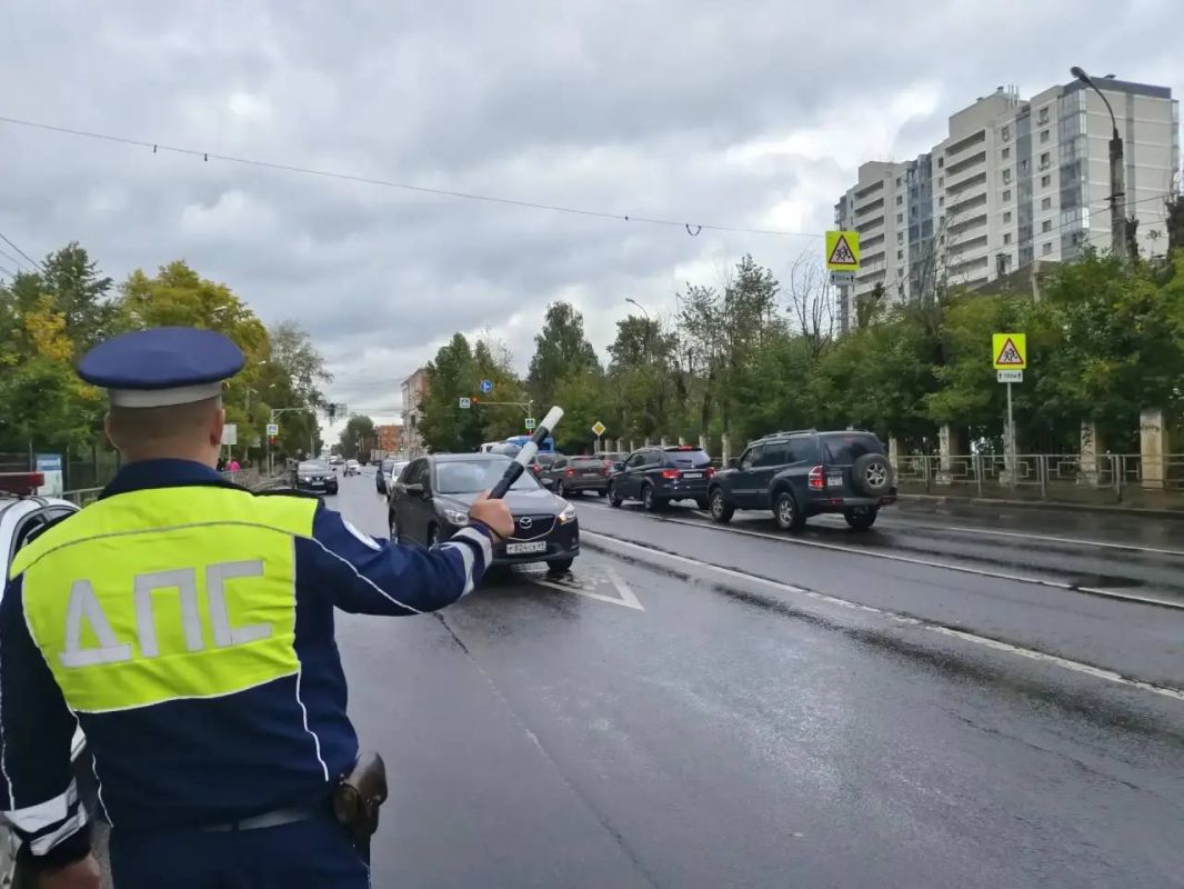 Тверские автоинспекторы провели акцию «Пристегни самое дорогое» Тверские автоинспекторы провели акцию «Пристегни самое дорогое»