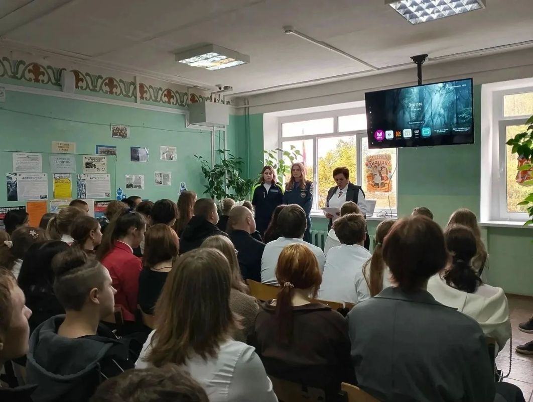 Нелидовские автоинспекторы провели ряд профилактических мероприятий для школьников и студентов Нелидовские автоинспекторы провели ряд профилактических мероприятий для школьников и студентов