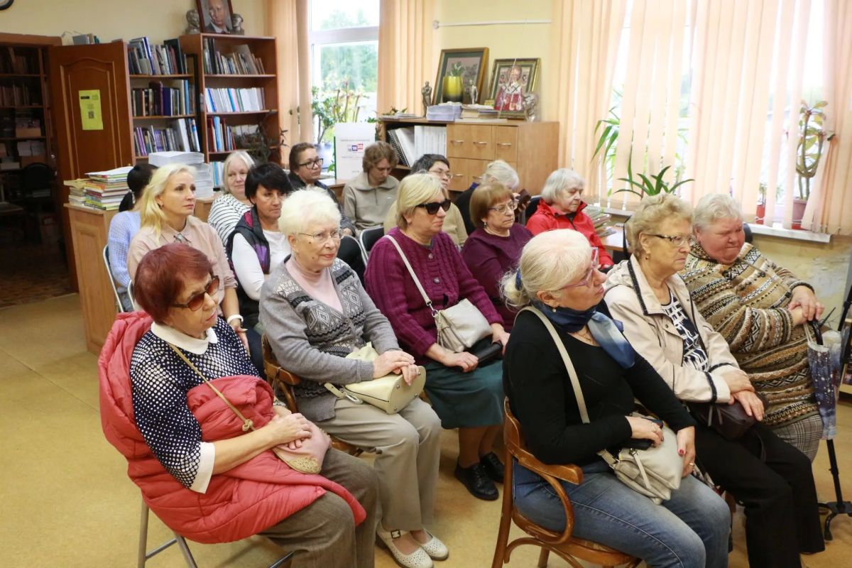 ИнформУИК: осень – холодная, а встречи – теплые ИнформУИК: осень – холодная, а встречи – теплые