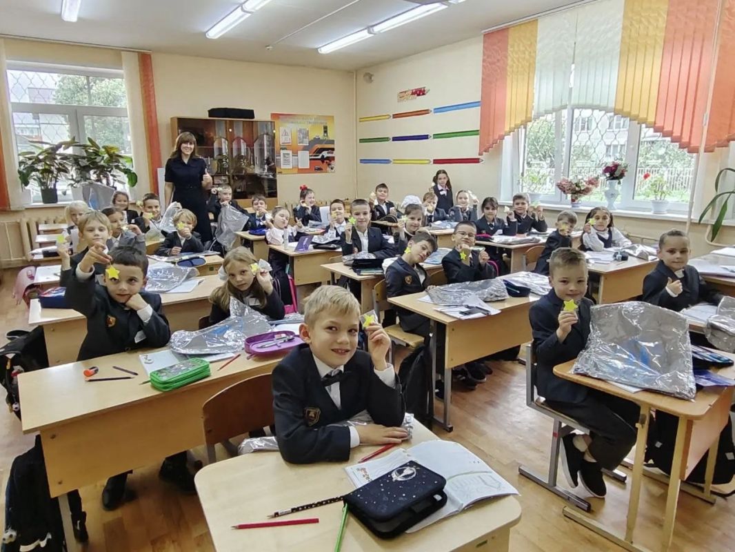 Сотрудники Госавтоинспекции города Твери «Засветили» первоклассников Гимназии № 12 Сотрудники Госавтоинспекции города Твери «Засветили» первоклассников Гимназии № 12