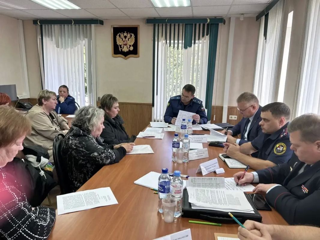 В рамках рабочей поездки в Торопецкий муниципальный округ прокурор Тверской области Денис Назаренко официально представил назначенного прокурора района, а также провёл личный приём граждан В рамках рабочей поездки в Торопецкий муниципальный округ прокурор Тверской области Денис Назаренко официально представил назначенного прокурора района, а также провёл личный приём граждан
