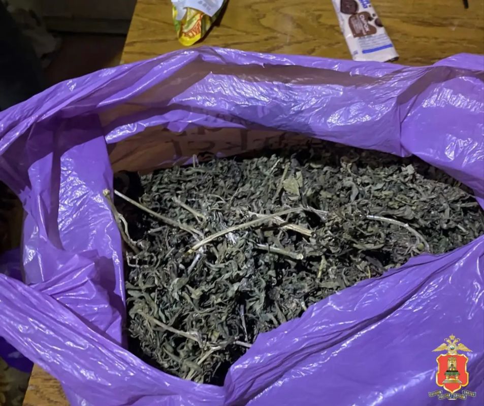 В Старице в двух квартирах сотрудники полиции обнаружили наркотики В Старице в двух квартирах сотрудники полиции обнаружили наркотики
