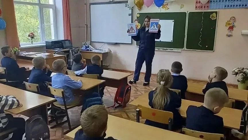 Сотрудники Нелидовской Госавтоинспекции провели для первоклассников акцию «Засветись!» Сотрудники Нелидовской Госавтоинспекции провели для первоклассников акцию «Засветись!»