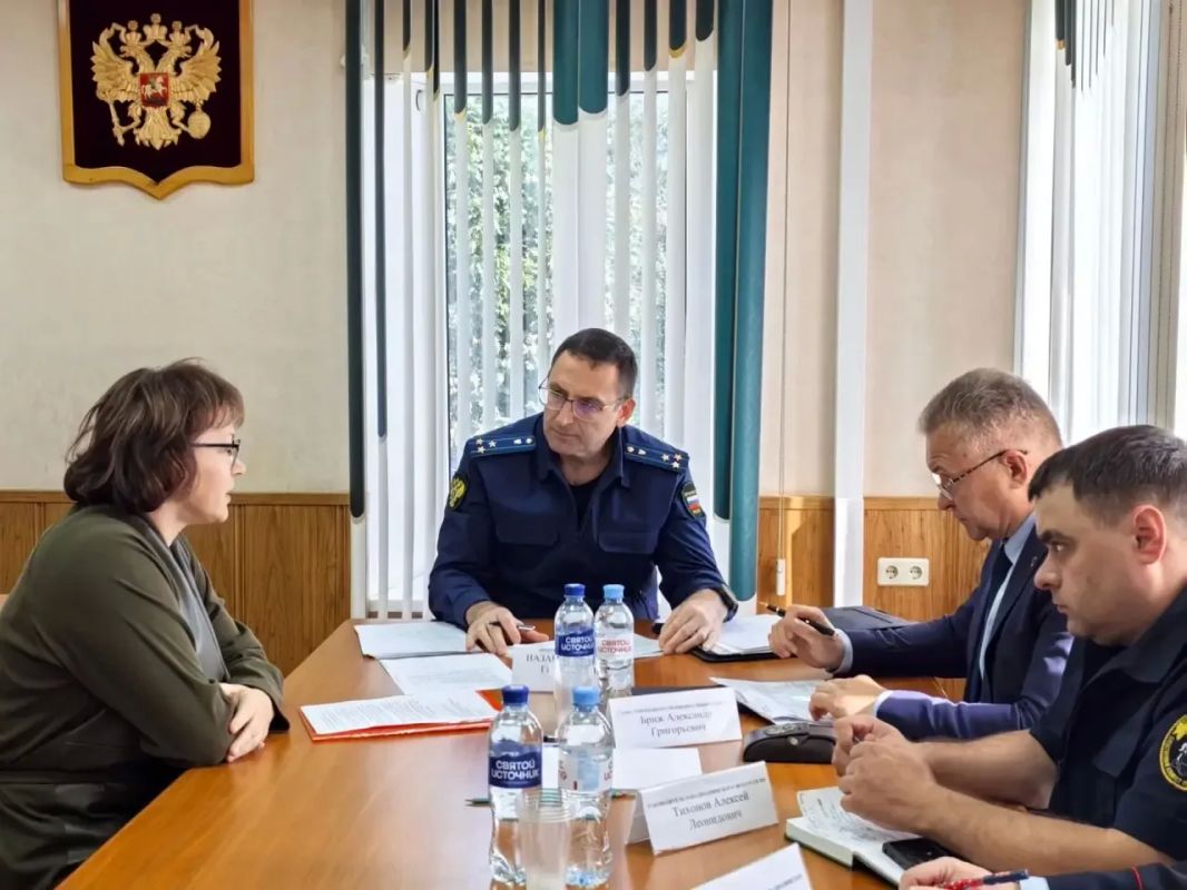 В рамках рабочей поездки в Торопецкий муниципальный округ прокурор Тверской области Денис Назаренко официально представил назначенного прокурора района, а также провёл личный приём граждан В рамках рабочей поездки в Торопецкий муниципальный округ прокурор Тверской области Денис Назаренко официально представил назначенного прокурора района, а также провёл личный приём граждан