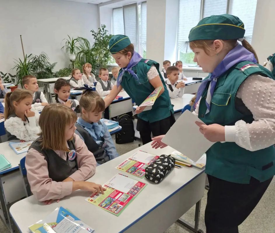 В Удомле сотрудники Госавтоинспекции провели уроки дорожной грамотности для школьников В Удомле сотрудники Госавтоинспекции провели уроки дорожной грамотности для школьников