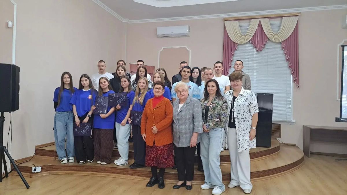 Будущее страны — в руках молодых Будущее страны — в руках молодых