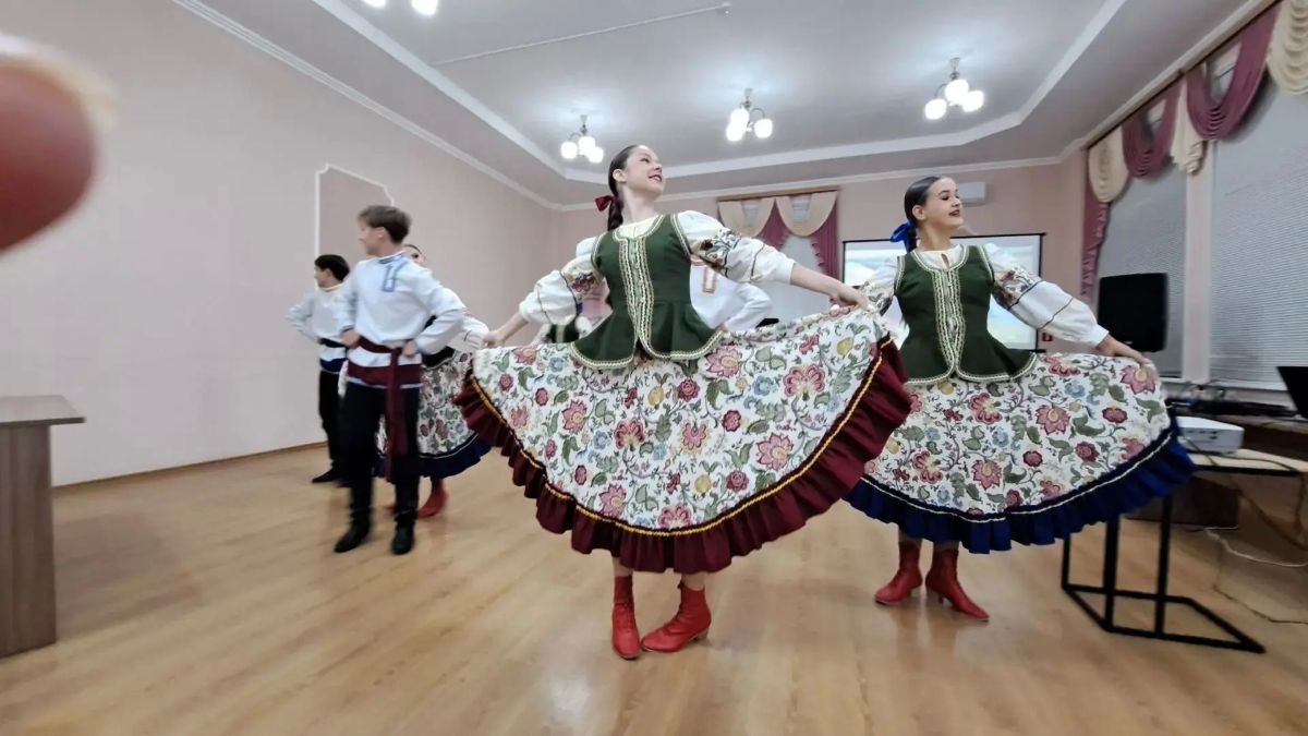 Будущее страны — в руках молодых Будущее страны — в руках молодых