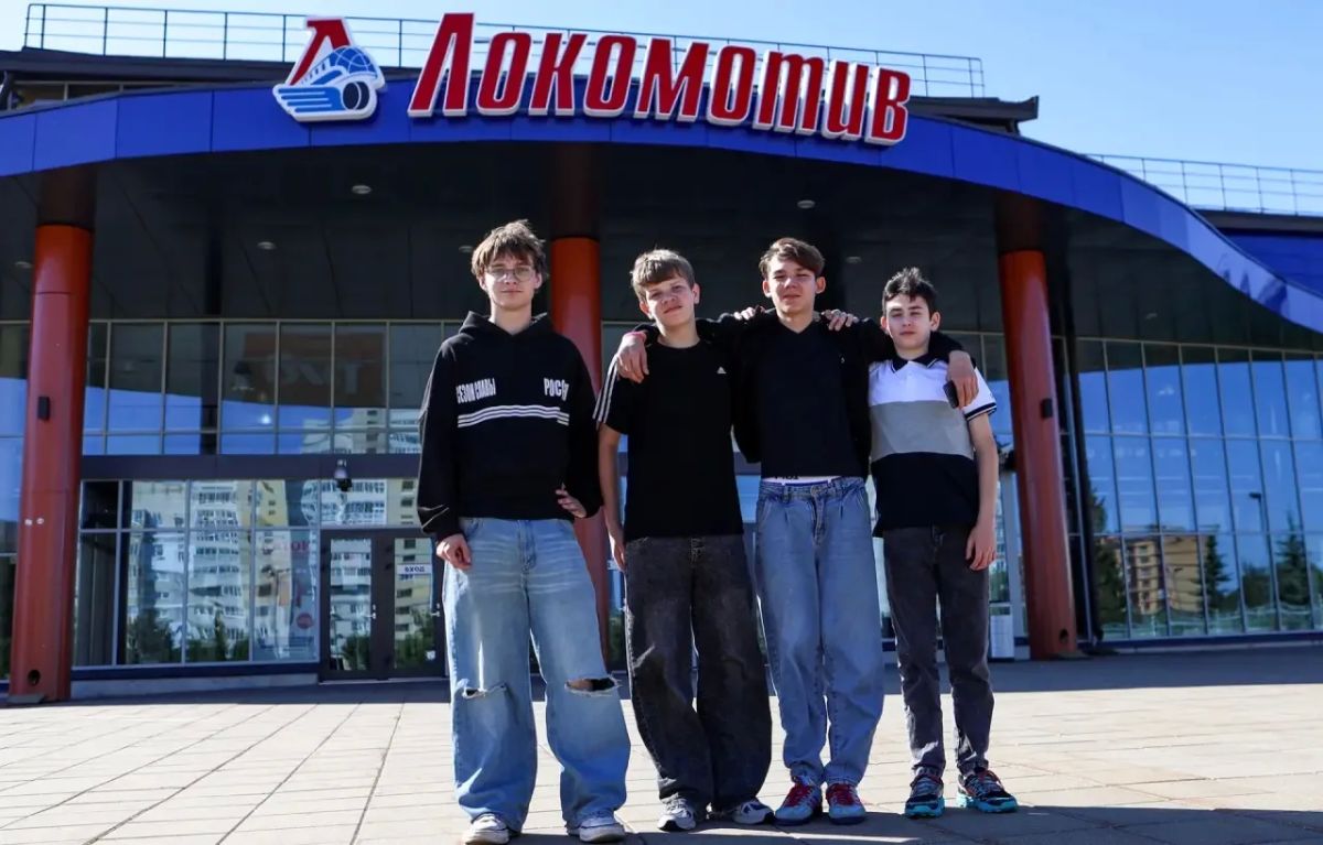 Виталий Королев: На этих кадрах – наши тверские ребята на встрече с игроками хоккейного клуба «Локомотив» Виталий Королев: На этих кадрах – наши тверские ребята на встрече с игроками хоккейного клуба «Локомотив»