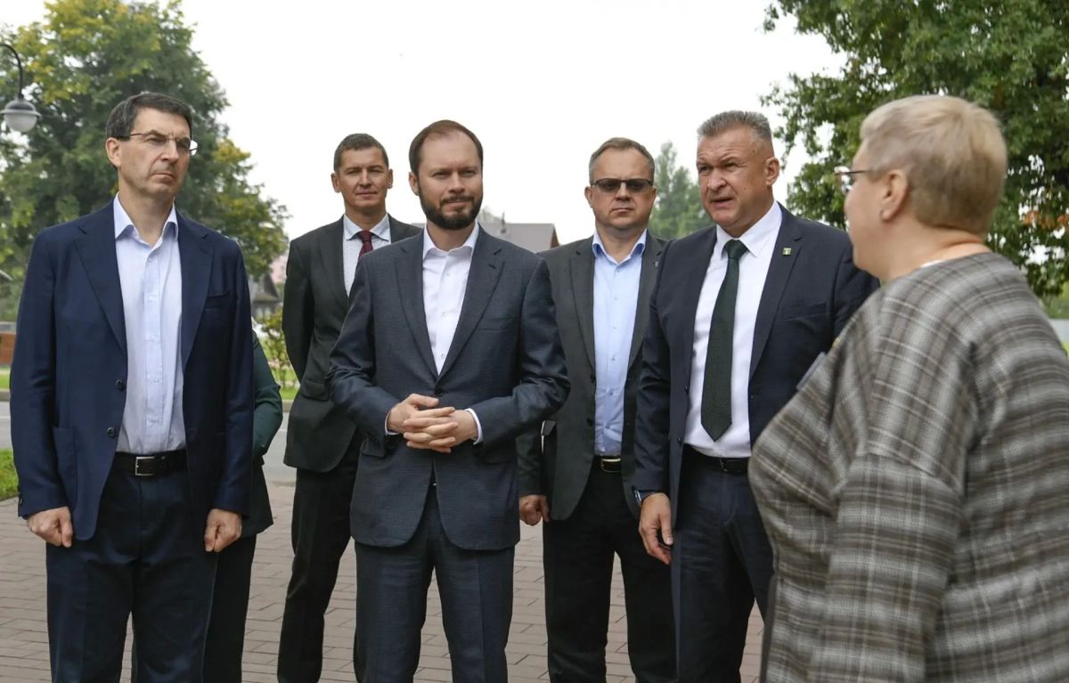 Глава Тверской области Виталий Королев вместе с полпредом Президента в ЦФО Игорем Щёголевым работает в Торопецком и Западнодвинском округах Глава Тверской области Виталий Королев вместе с полпредом Президента в ЦФО Игорем Щёголевым работает в Торопецком и Западнодвинском округах