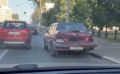 Из-за брошенного автомобиля в центре Твери несколько дней собирается пробка
