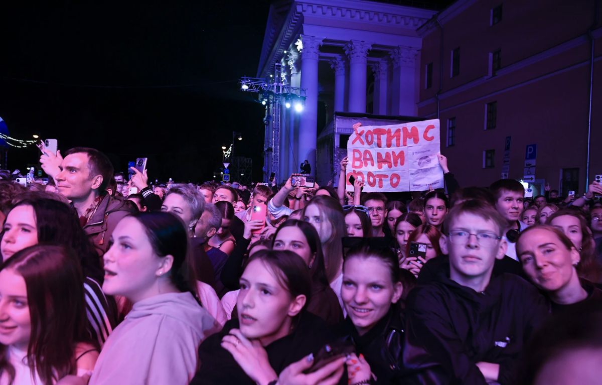 17 сентября на Театральной площади в Твери на открытой сцене состоялся сольный концерт Народного артиста России Григория Лепса 17 сентября на Театральной площади в Твери на открытой сцене состоялся сольный концерт Народного артиста России Григория Лепса