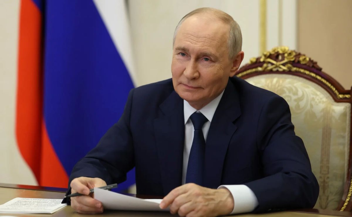 Виталий Королев: На связи с Президентом России Владимиром Владимировичем Путиным! Сегодня вместе с депутатом Госдумы РФ Владимиром Васильевым и многодетной семьёй Новожиловых из деревни Красная Новь Калининского округа... Виталий Королев: На связи с Президентом России Владимиром Владимировичем Путиным! Сегодня вместе с депутатом Госдумы РФ Владимиром Васильевым и многодетной семьёй Новожиловых из деревни Красная Новь Калининского округа...