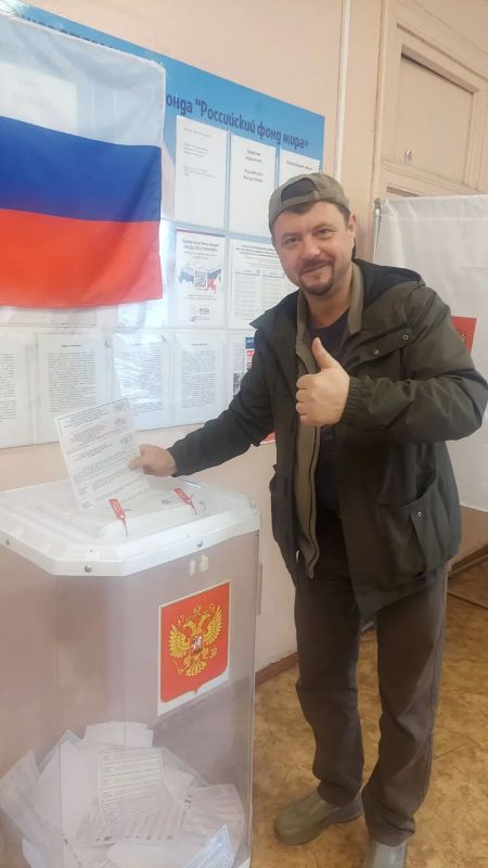 Одними из первых на своих избирательных участках проголосовали директор и сотрудники ГТРК «Тверь» Одними из первых на своих избирательных участках проголосовали директор и сотрудники ГТРК «Тверь»