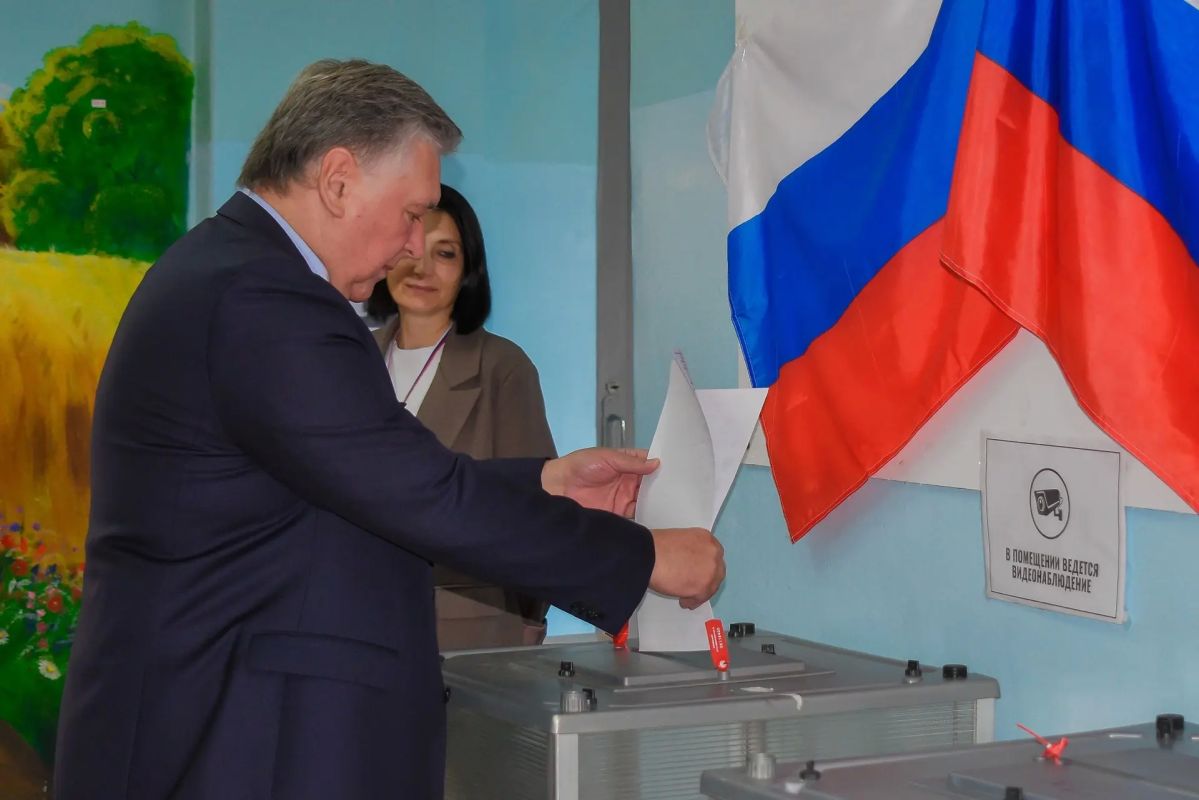 Глава города Твери Алексей Огоньков принял участие в голосовании Глава города Твери Алексей Огоньков принял участие в голосовании