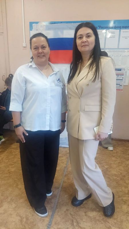 Одними из первых на своих избирательных участках проголосовали директор и сотрудники ГТРК «Тверь» Одними из первых на своих избирательных участках проголосовали директор и сотрудники ГТРК «Тверь»
