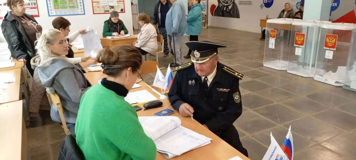 Голосование на выборах в Тверской области продолжается, на избирательных участках много молодежи, в том числе и впервые голосующих избирателей Голосование на выборах в Тверской области продолжается, на избирательных участках много молодежи, в том числе и впервые голосующих избирателей