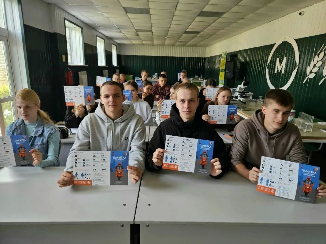 Западнодвинские автоинспекторы напомнили студентам ГБПОУ «Западнодвинский технологический колледж им. И. А. Ковалева» о правилах дорожной безопасности Западнодвинские автоинспекторы напомнили студентам ГБПОУ «Западнодвинский технологический колледж им. И. А. Ковалева» о правилах дорожной безопасности