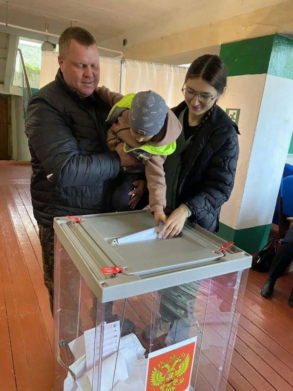 Голосование на выборах в Тверской области продолжается, на избирательных участках много молодежи, в том числе и впервые голосующих избирателей Голосование на выборах в Тверской области продолжается, на избирательных участках много молодежи, в том числе и впервые голосующих избирателей