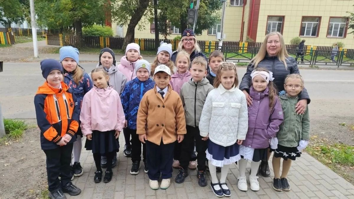 В Бологовском муниципальном округе первоклассники изучили правила движения на улице В Бологовском муниципальном округе первоклассники изучили правила движения на улице