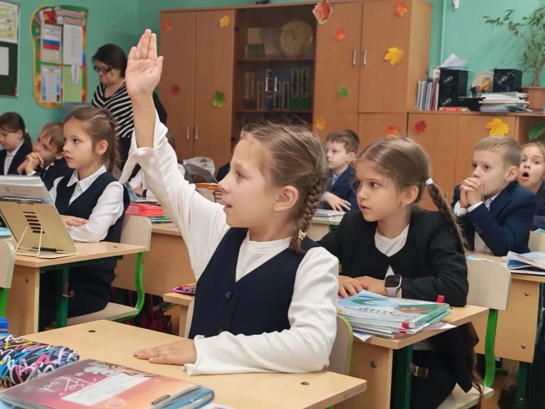 В Гимназии № 44 города Твери ребята читали «Дядю Стёпу» вместе с Госавтоинспекцией и ЮИД В Гимназии № 44 города Твери ребята читали «Дядю Стёпу» вместе с Госавтоинспекцией и ЮИД