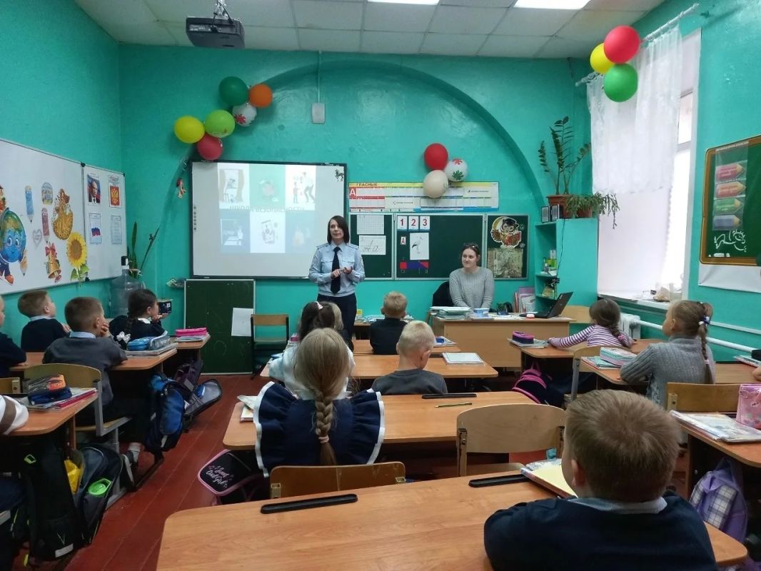 В рамках Недели безопасности сотрудники Госавтоинспекции Верхневолжья напомнили учащимся общеобразовательных учреждений о правилах дорожного движения В рамках Недели безопасности сотрудники Госавтоинспекции Верхневолжья напомнили учащимся общеобразовательных учреждений о правилах дорожного движения