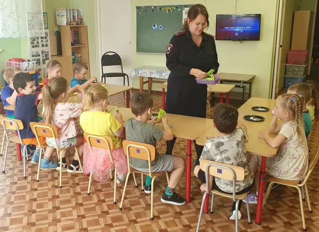 В детском саду «Кораблик» прошел творческий мастер-класс по изготовлению световозвращателей В детском саду «Кораблик» прошел творческий мастер-класс по изготовлению световозвращателей