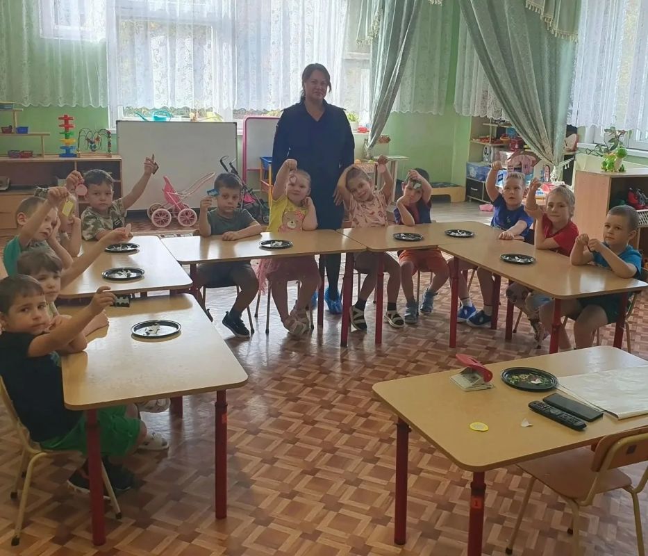 В детском саду «Кораблик» прошел творческий мастер-класс по изготовлению световозвращателей В детском саду «Кораблик» прошел творческий мастер-класс по изготовлению световозвращателей