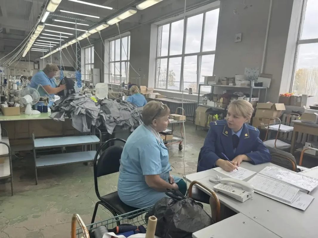 Прокурор Калязинского района Светлана Новикова провела рабочую встречу на местном предприятии ООО «Калязинская мануфактура» Прокурор Калязинского района Светлана Новикова провела рабочую встречу на местном предприятии ООО «Калязинская мануфактура»