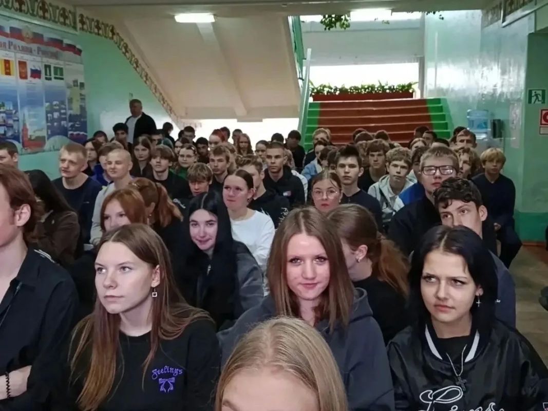 Сотрудники Госавтоинспекции Тверской области проводят профилактические беседы со студентами колледжей Сотрудники Госавтоинспекции Тверской области проводят профилактические беседы со студентами колледжей