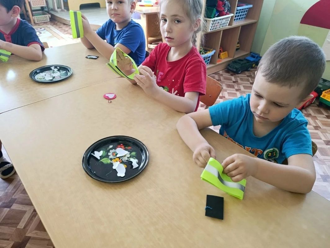 В детском саду «Кораблик» прошел творческий мастер-класс по изготовлению световозвращателей В детском саду «Кораблик» прошел творческий мастер-класс по изготовлению световозвращателей