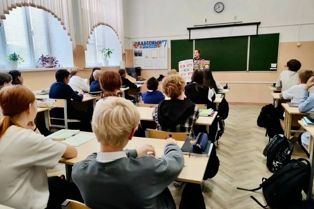 В рамках Недели безопасности сотрудники Госавтоинспекции Верхневолжья напомнили учащимся общеобразовательных учреждений о правилах дорожного движения В рамках Недели безопасности сотрудники Госавтоинспекции Верхневолжья напомнили учащимся общеобразовательных учреждений о правилах дорожного движения