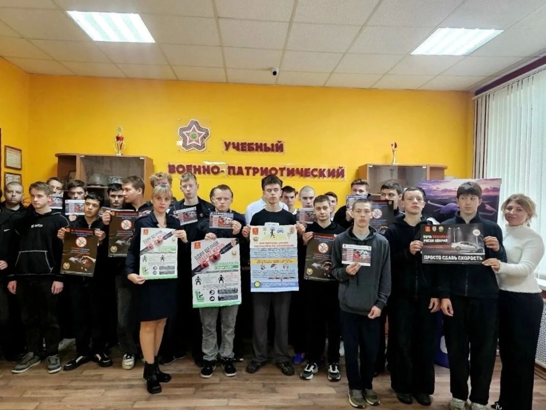 Сотрудники Госавтоинспекции Тверской области проводят профилактические беседы со студентами колледжей Сотрудники Госавтоинспекции Тверской области проводят профилактические беседы со студентами колледжей