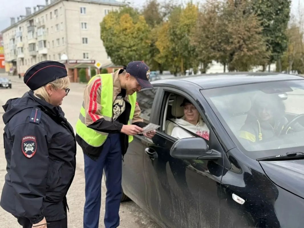 В Бологое сотрудники Госавтоинспекции и «Родительский патруль» школы № 12 провели акцию «Внимание – дети!» В Бологое сотрудники Госавтоинспекции и «Родительский патруль» школы № 12 провели акцию «Внимание – дети!»