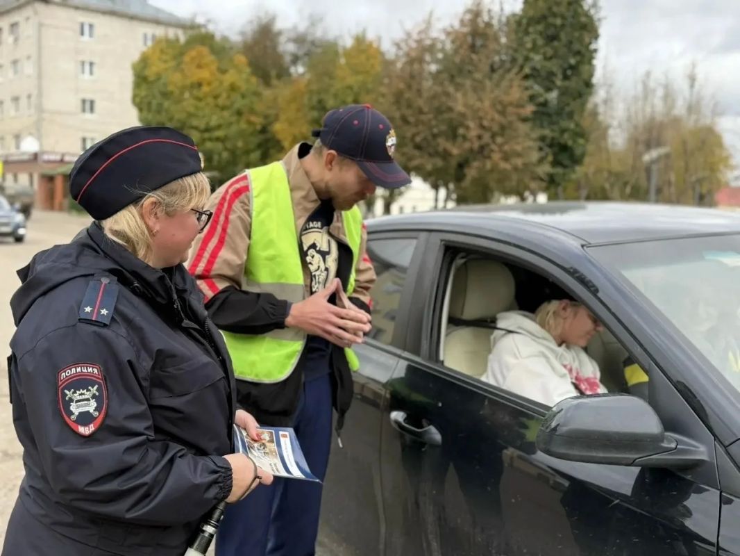 В Бологое сотрудники Госавтоинспекции и «Родительский патруль» школы № 12 провели акцию «Внимание – дети!» В Бологое сотрудники Госавтоинспекции и «Родительский патруль» школы № 12 провели акцию «Внимание – дети!»