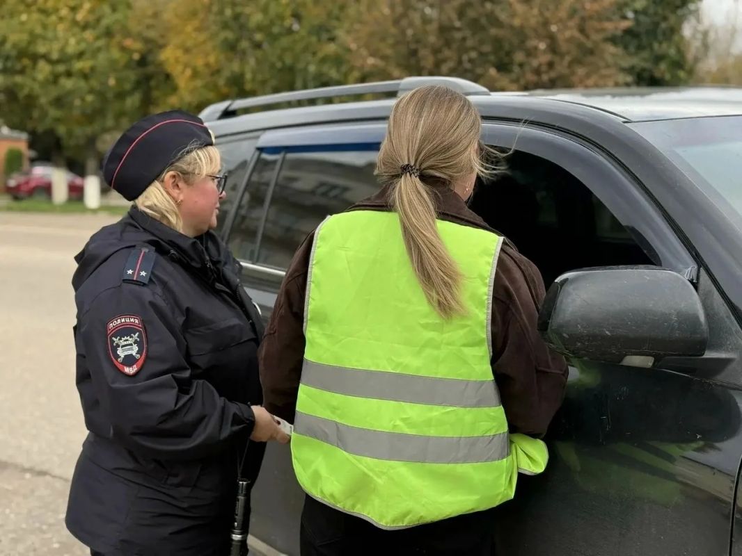 В Бологое сотрудники Госавтоинспекции и «Родительский патруль» школы № 12 провели акцию «Внимание – дети!» В Бологое сотрудники Госавтоинспекции и «Родительский патруль» школы № 12 провели акцию «Внимание – дети!»
