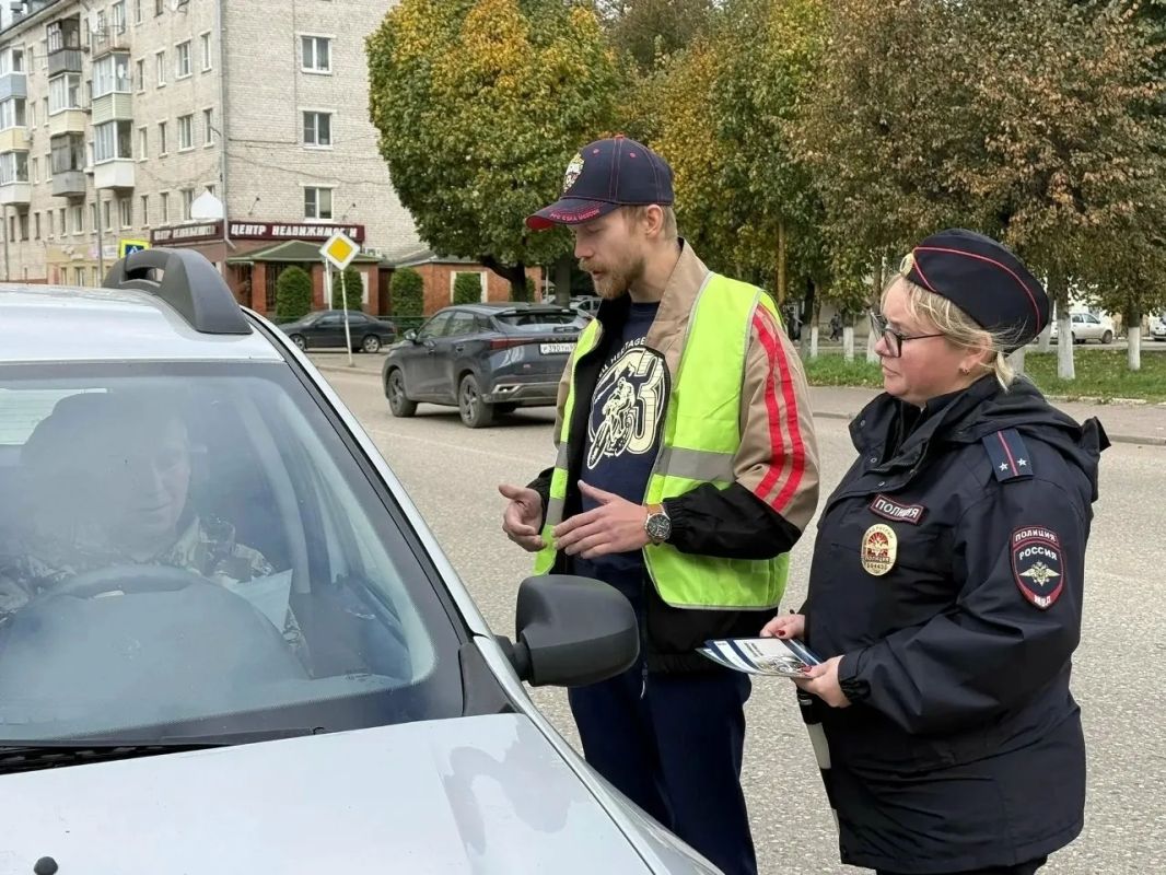 В Бологое сотрудники Госавтоинспекции и «Родительский патруль» школы № 12 провели акцию «Внимание – дети!» В Бологое сотрудники Госавтоинспекции и «Родительский патруль» школы № 12 провели акцию «Внимание – дети!»