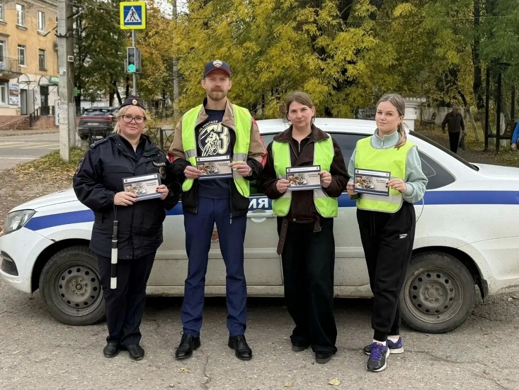 В Бологое сотрудники Госавтоинспекции и «Родительский патруль» школы № 12 провели акцию «Внимание – дети!» В Бологое сотрудники Госавтоинспекции и «Родительский патруль» школы № 12 провели акцию «Внимание – дети!»