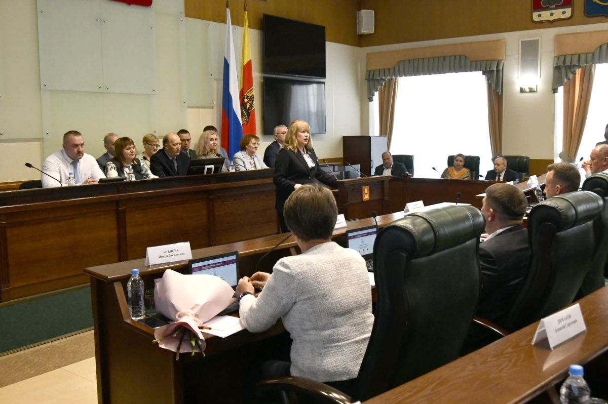 Председатель областной избирательной комиссии Валентина Дронова вручила удостоверения депутатам Законодательного Собрания Тверской области восьмого созыва, избранным по итогам Единого дня голосования Председатель областной избирательной комиссии Валентина Дронова вручила удостоверения депутатам Законодательного Собрания Тверской области восьмого созыва, избранным по итогам Единого дня голосования