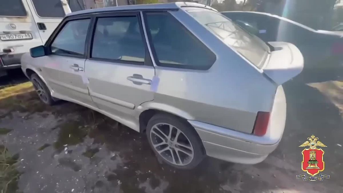 В Вышнем Волочке полицейские установили всех участников хулиганского заезда с «автоматом»