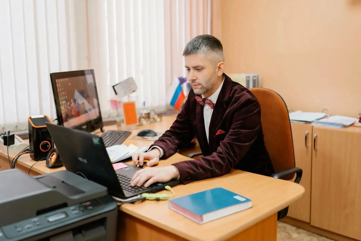 Виталий Королев: Впервые победителем Всероссийского конкурса «Учитель года» стал представитель Верхневолжья! Хрустальный пеликан, за которого боролись педагоги всей страны, – в руках у преподавателя информатики тверской... Виталий Королев: Впервые победителем Всероссийского конкурса «Учитель года» стал представитель Верхневолжья! Хрустальный пеликан, за которого боролись педагоги всей страны, – в руках у преподавателя информатики тверской...