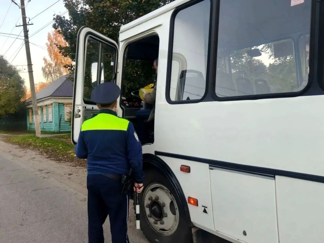 Сотрудники Госавтоинспекции Тверской области пресекли более ста нарушений в сфере пассажирских перевозок Сотрудники Госавтоинспекции Тверской области пресекли более ста нарушений в сфере пассажирских перевозок