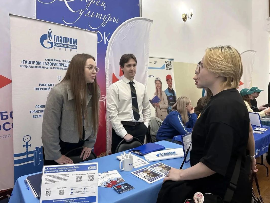 В округах Верхневолжья состоялась Единая региональная ярмарка вакансий для выпускников вузов и колледжей «Построй свою карьеру» в рамках акции «Служба занятости – молодежи!» В округах Верхневолжья состоялась Единая региональная ярмарка вакансий для выпускников вузов и колледжей «Построй свою карьеру» в рамках акции «Служба занятости – молодежи!»