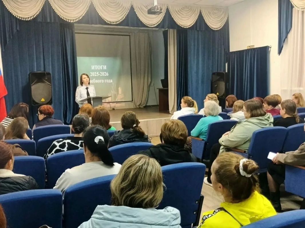 Сотрудники Госавтоинспекции продолжают проводить профилактические встречи с родителями несовершеннолетних Сотрудники Госавтоинспекции продолжают проводить профилактические встречи с родителями несовершеннолетних