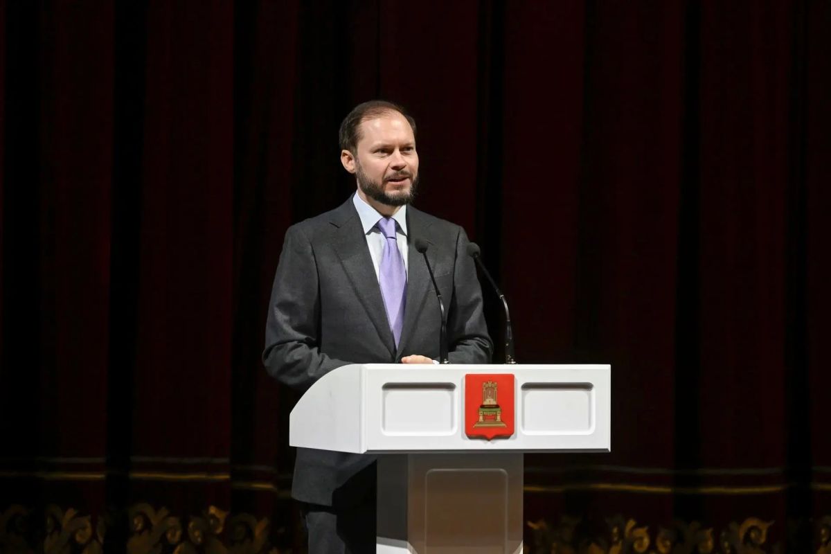 Губернатор Виталий Королев поздравил учителей Верхневолжья с наступающим профессиональным праздником Губернатор Виталий Королев поздравил учителей Верхневолжья с наступающим профессиональным праздником