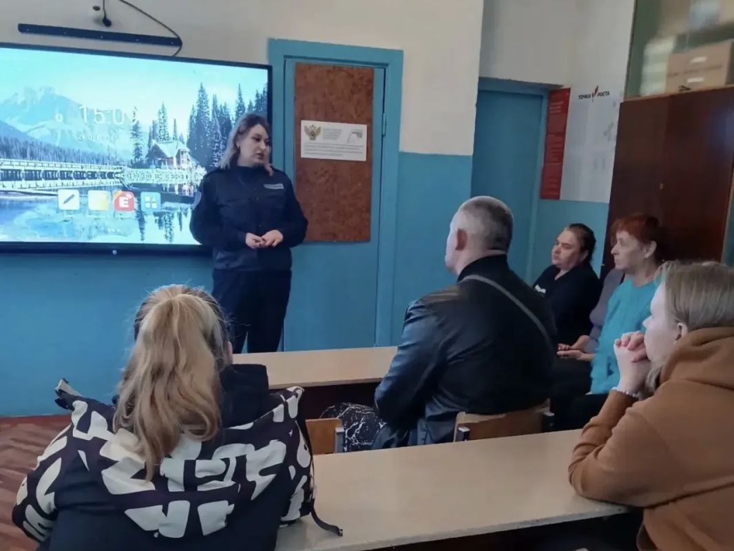 Сотрудники Госавтоинспекции продолжают проводить профилактические встречи с родителями несовершеннолетних Сотрудники Госавтоинспекции продолжают проводить профилактические встречи с родителями несовершеннолетних