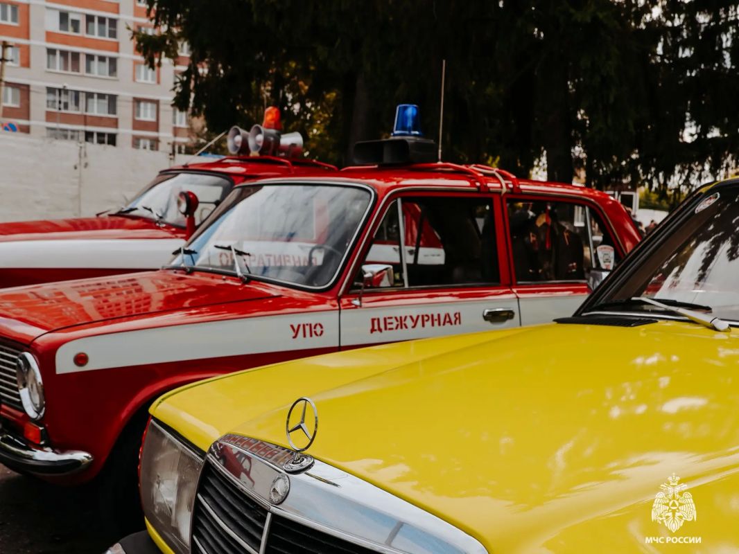 Детский восторг. Сотрудники МЧС Тверской области приняли участие в детском празднике, организованном Управлением Госавтоинспекции УМВД России по Тверской области Детский восторг. Сотрудники МЧС Тверской области приняли участие в детском празднике, организованном Управлением Госавтоинспекции УМВД России по Тверской области
