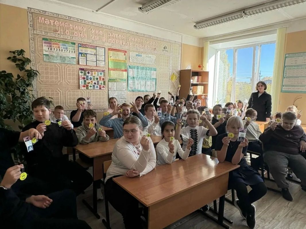 В Беляницкой СОШ Сонковского муниципального округа сотрудники Госавтоинспекции провели урок дорожной безопасности В Беляницкой СОШ Сонковского муниципального округа сотрудники Госавтоинспекции провели урок дорожной безопасности