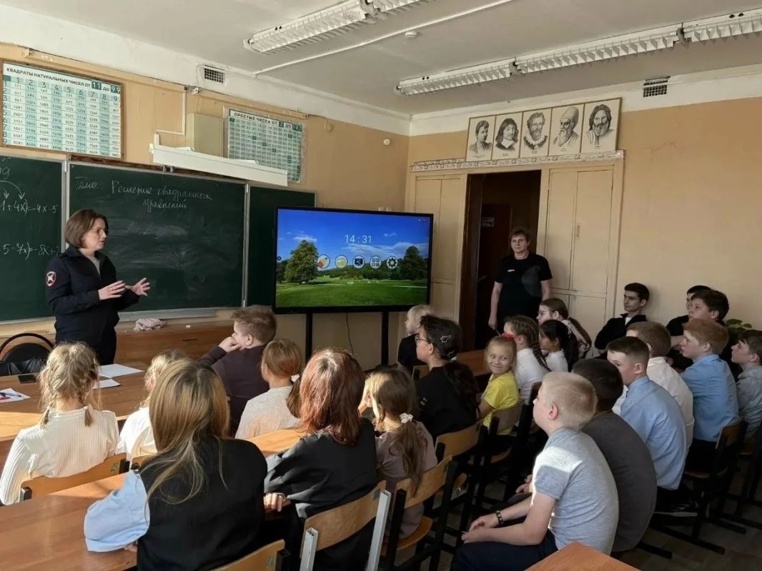 В Беляницкой СОШ Сонковского муниципального округа сотрудники Госавтоинспекции провели урок дорожной безопасности